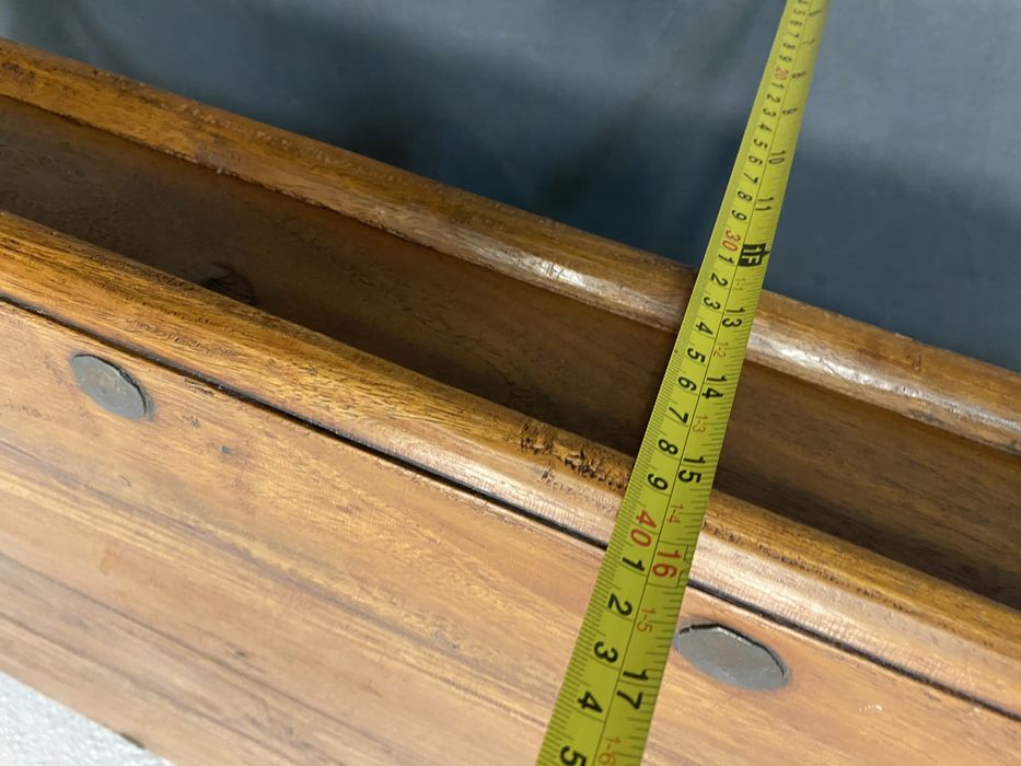 Масивна холна маса от тик с орнаменти от ковано желязо Индия