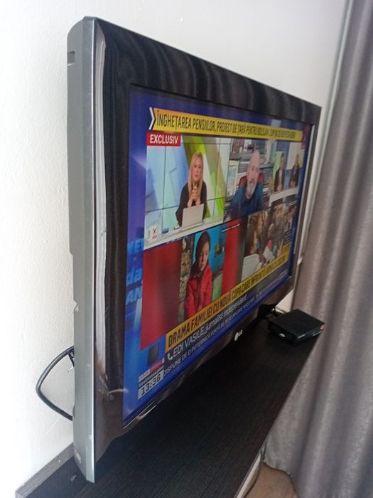 Doua Smart TV Starlight si LG