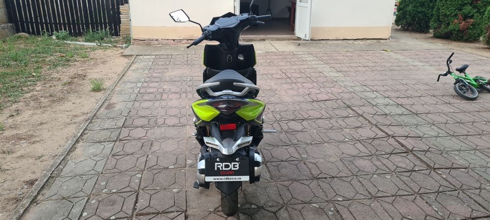 Vînd scuter electric.fără permis rdb storm..