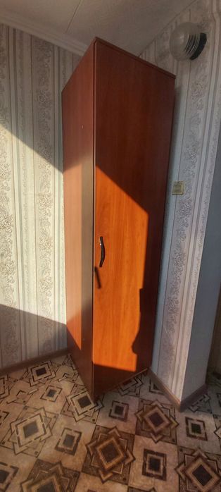 шкаф и рабочий стол для кабинета