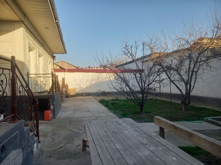 Hovli sotiladi 4.5 sotix Jizzax shahar markazida