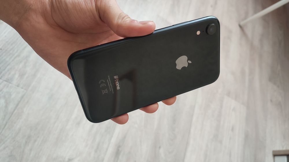 Продам Iphone XR