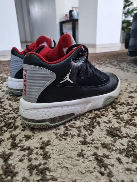 jordan max aura 2