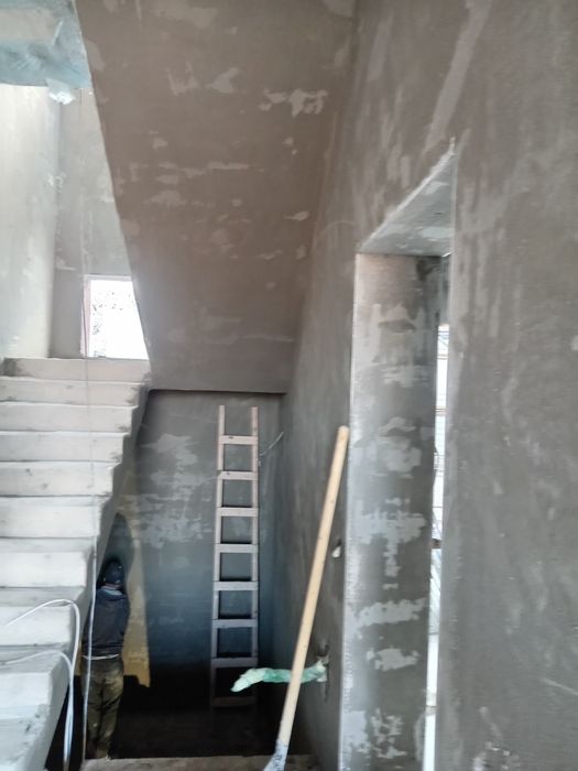 Tencuieli mecanizate.  Tencuiala mecanizata/sapa de ipsos/sapa lichida