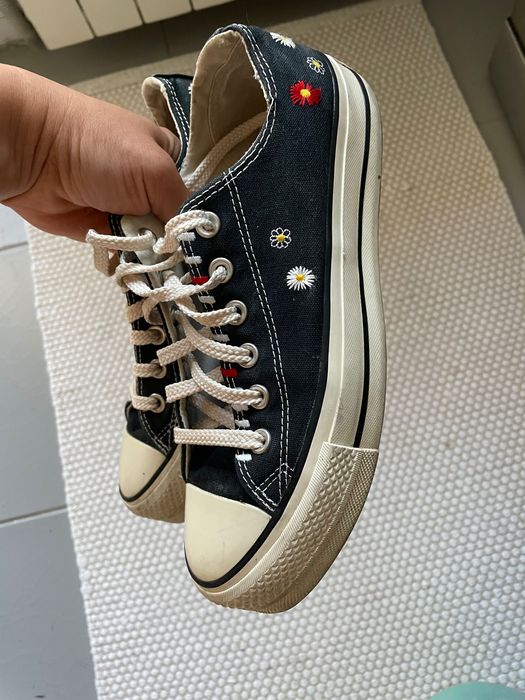 Tenesi converse cu inseratii brodate