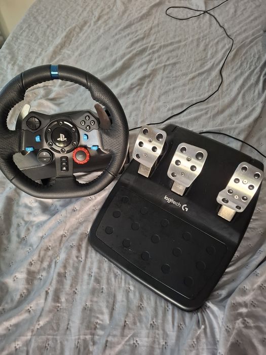 Vand volan logitech g29 pentru ps5