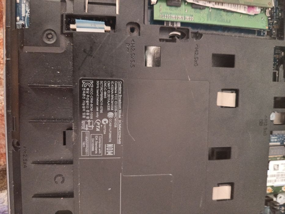 Laptop. De piese