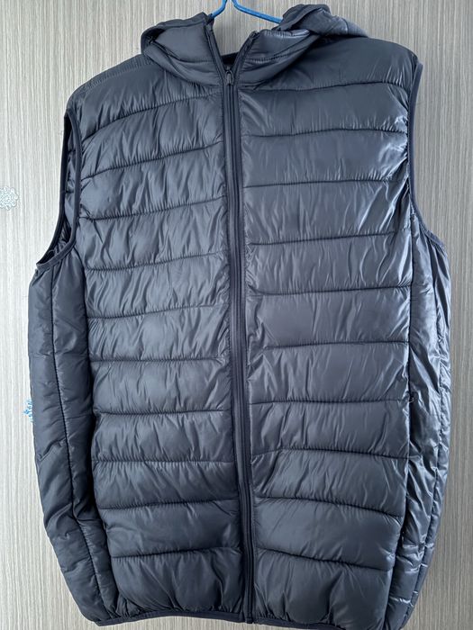 Продам        жилетку