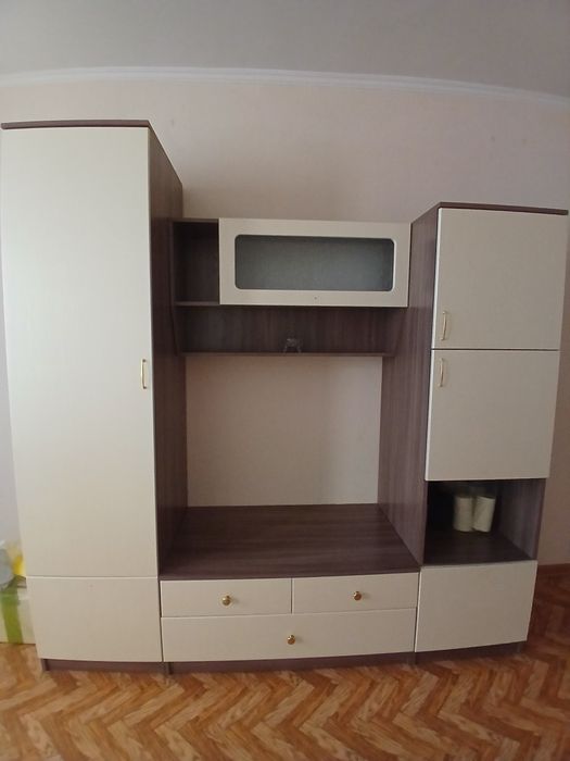 Продам срочно стенка шкаф торг