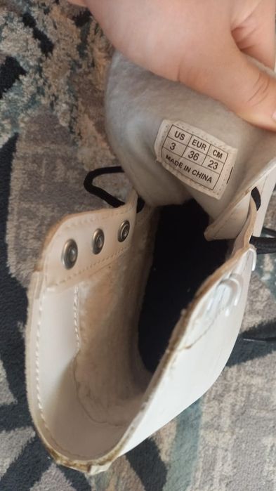 Продам женские коньки