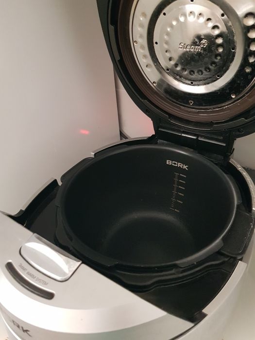 Срочно продам Мультиварку BORK U800