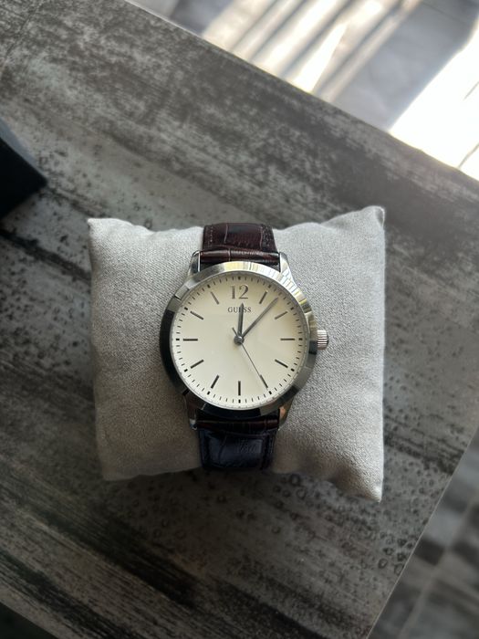 Часовник Guess.