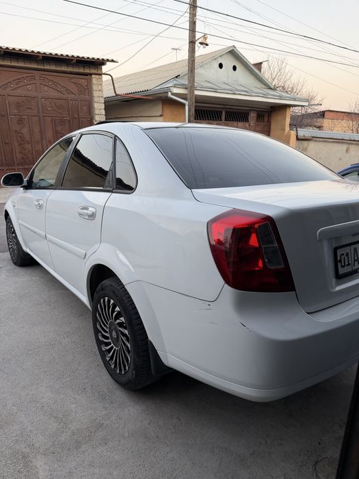 Lasetti 1.6 avtomat sotiladi