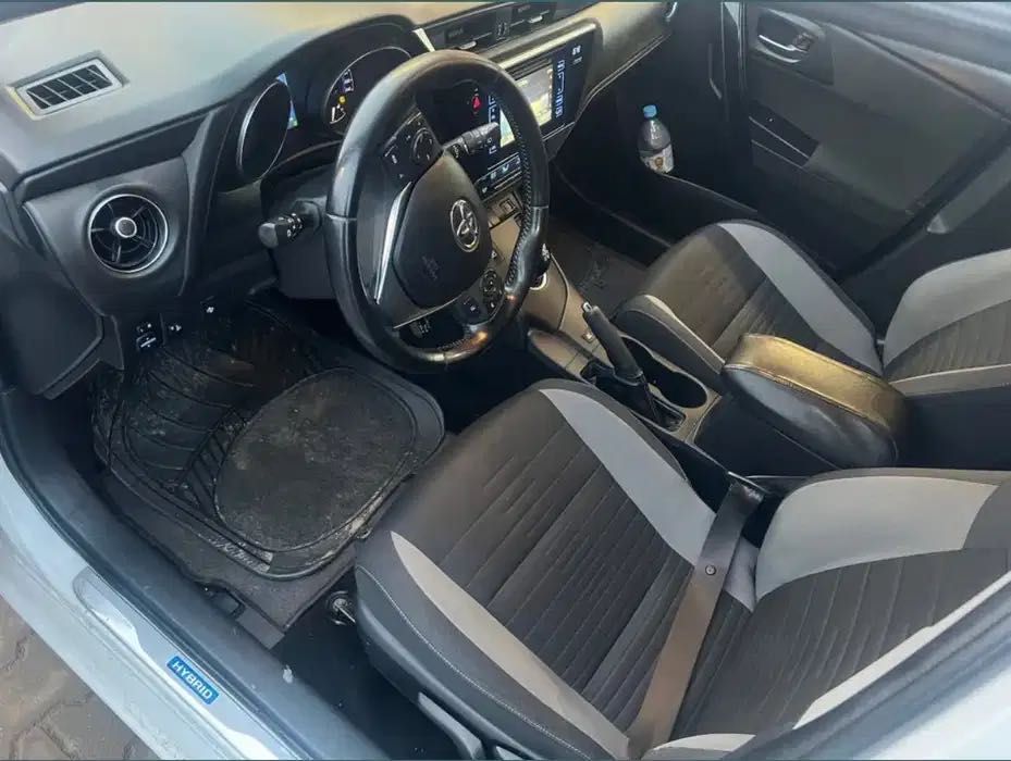 Închiriez auto Toyota Auris pentru UBER/BOLT