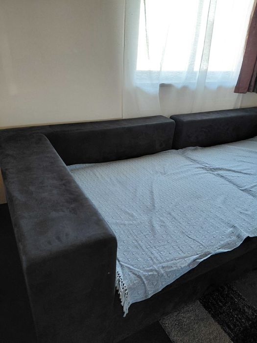 Canapea foarte spatioasa