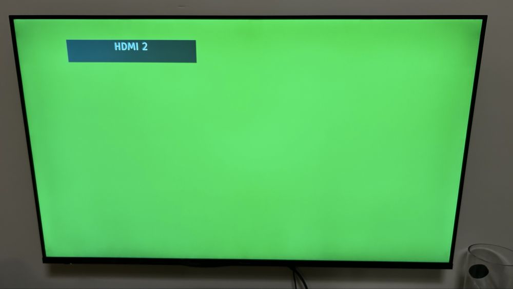 Panasonic TX-58GX700E 58" 4K Smart TV плюс стойка за стена