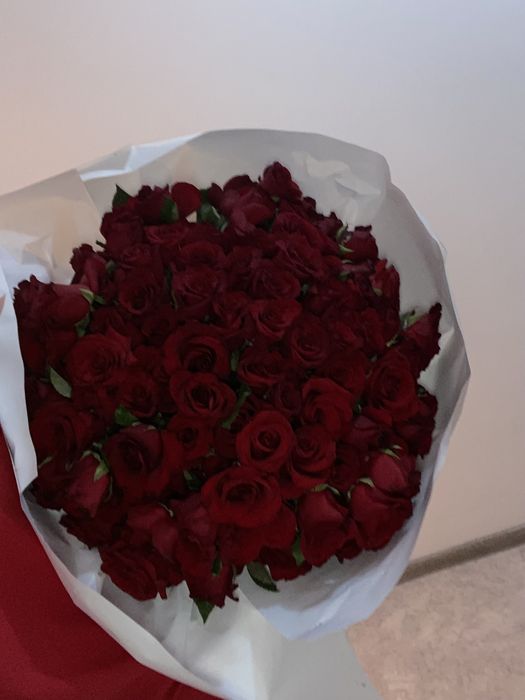 продам свежие красные розы 101