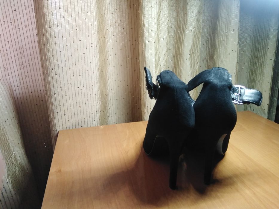 Очень срочно!!! Продаю очень красивые туфли!