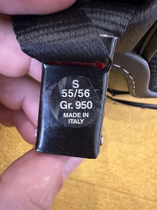 Каска Momo Design KARBON