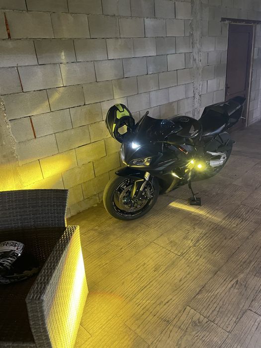 Honda 1000 RR 2007 година