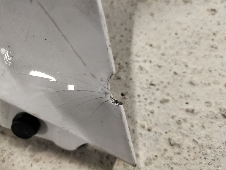 Необорудвана задна броня със Забележки Tesla Y 2024г.