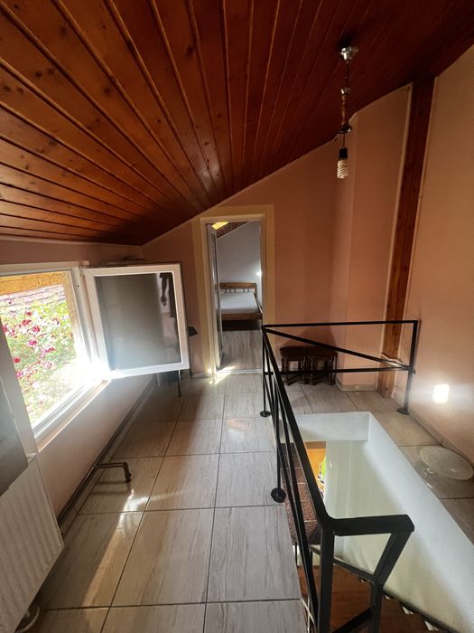 Proprietar inchiriez apartament la curte comuna (3 camere)