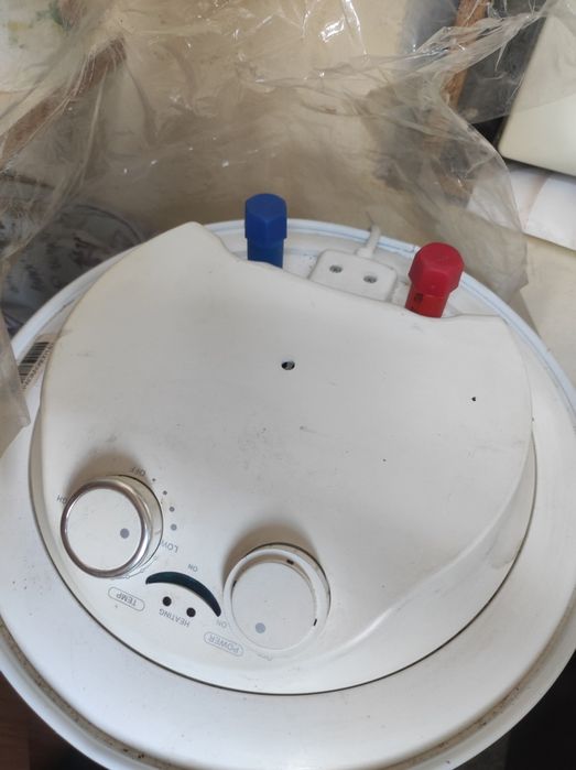 Электрический водонагреватель, 50 литров.