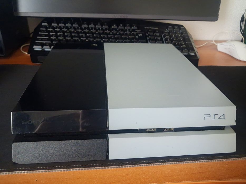 Vând consolă PS4 cu controller