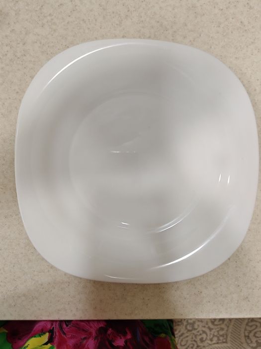 Блюда белые продам