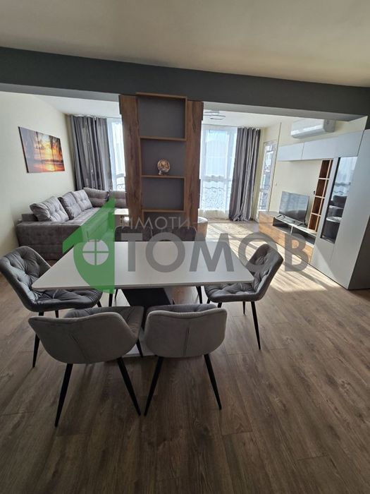 Прекрасен панорамен тристаен апартамент в кв. Била 1