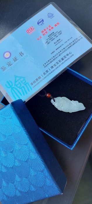 Сертифицированный натуральный нефрит высшего качества (класса А).