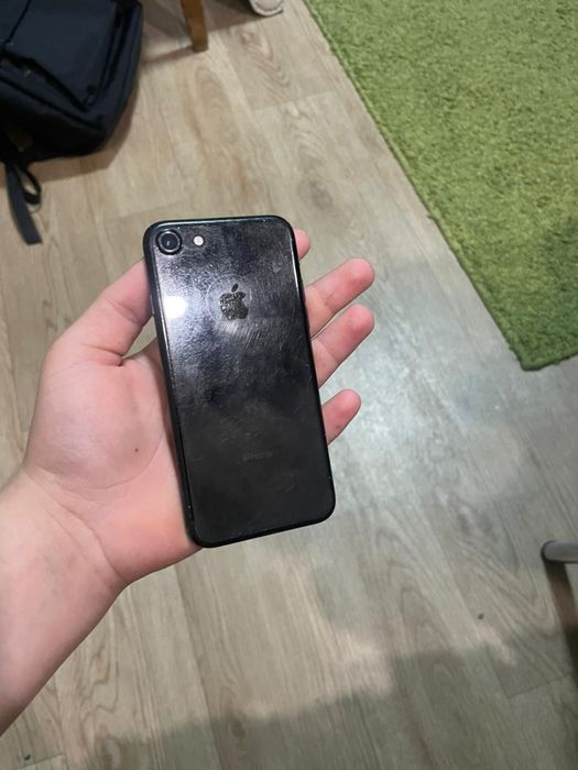 Продам два 7 айфона