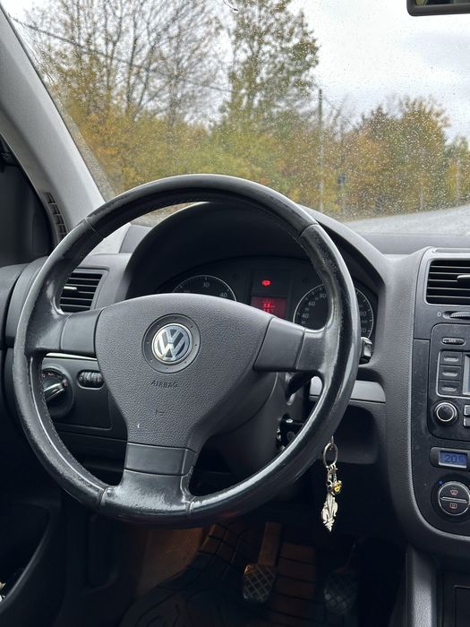 Volkswagen Golf V 1.9 TDI – 2004 – Fiabil și Economic