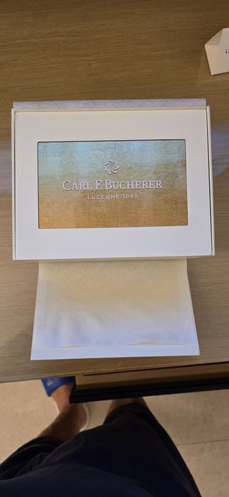 Часы Carl F. Bucherer