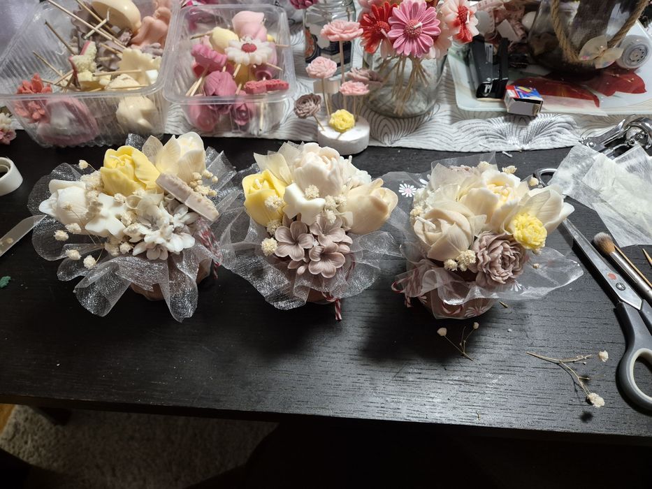 Aranjamente florale din ceara de soia