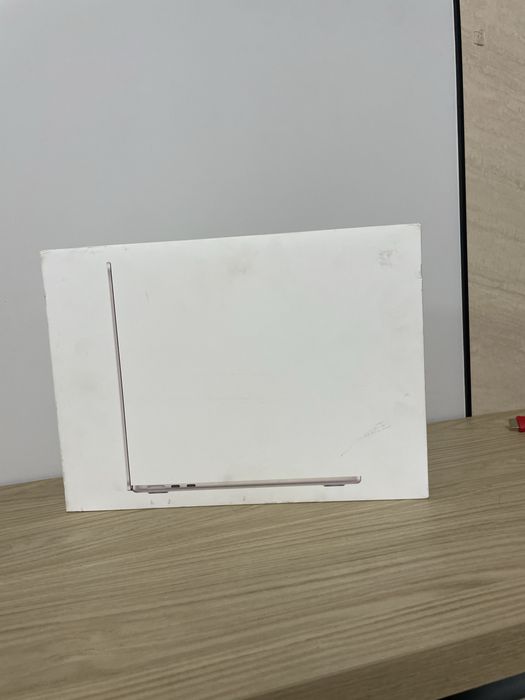 Apple macbook Air M2 2025