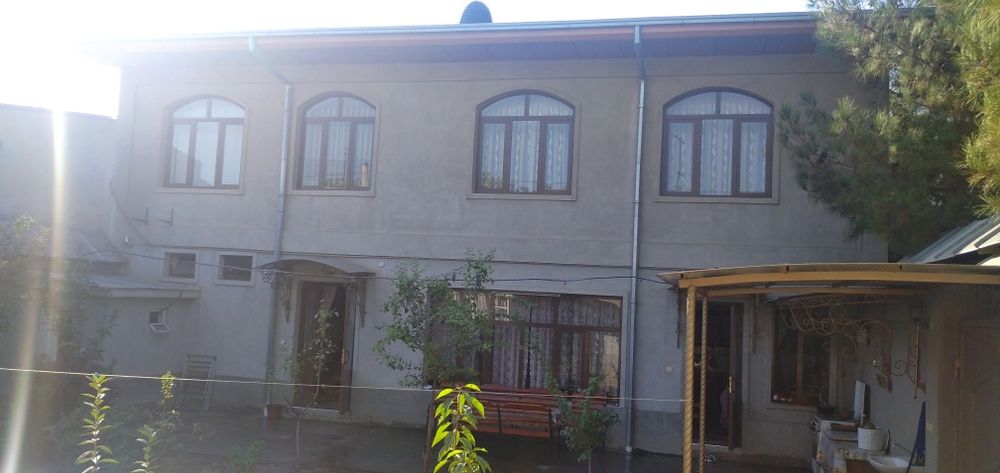 Srochno xovli sotiladi.xolati yaxshi.tarsavoyda joylashgan.kucha yuzid