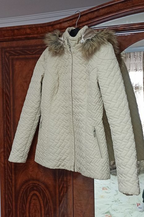 Geacă crem, glugă detașabilă, elegantă