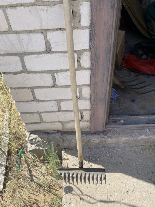 Продам лопаты и вилы