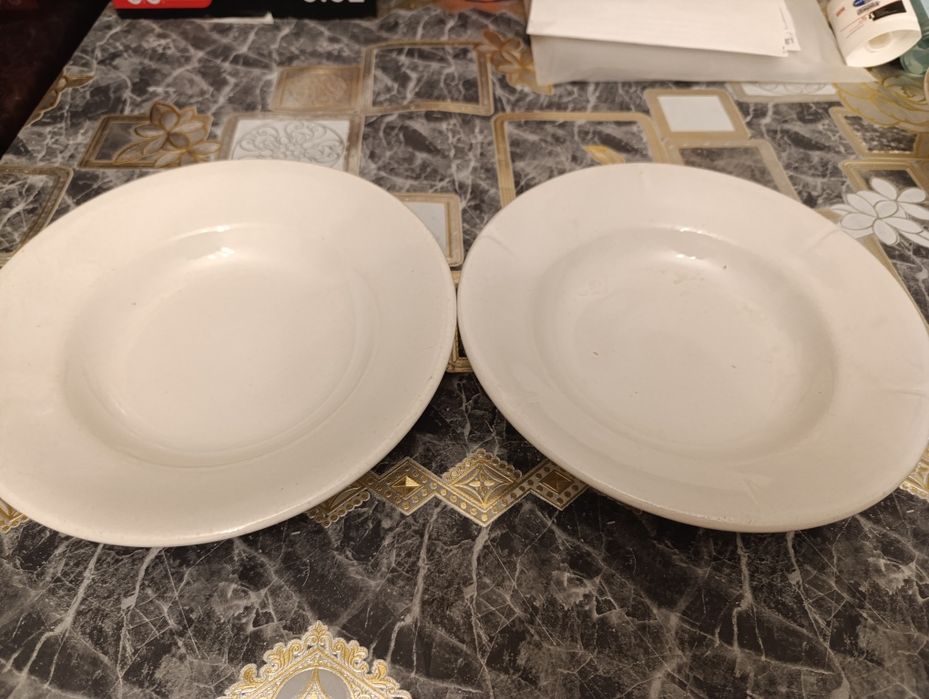 Две старинные тарелки для супа с надписью Общепит