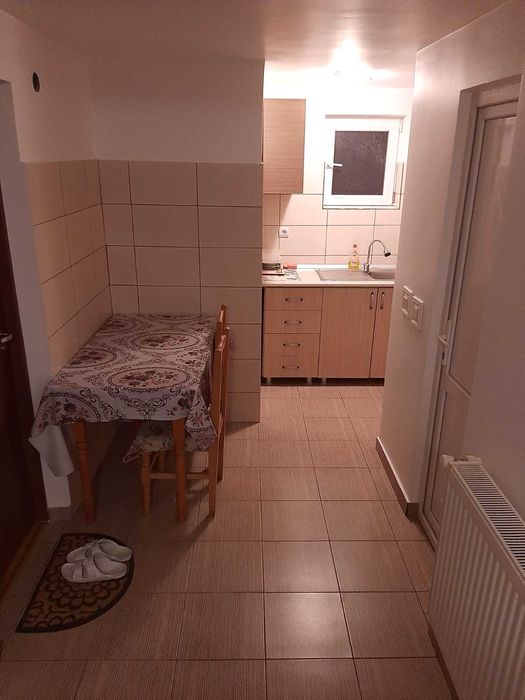 Cameră de închiriat, utilități incluse în preț
