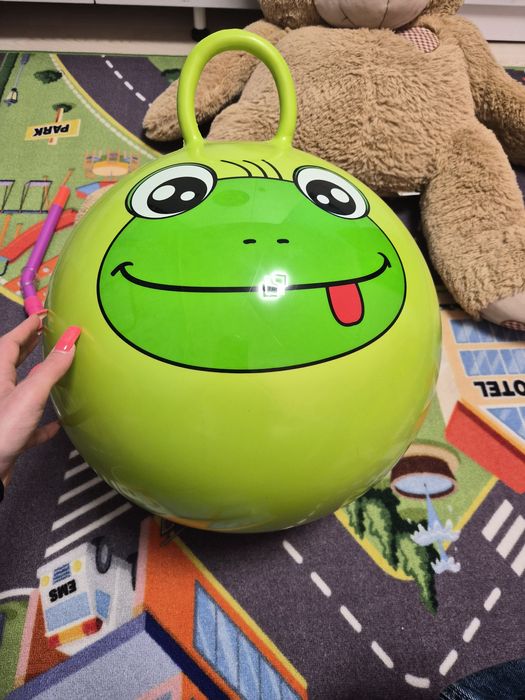 Скачаща детска топка