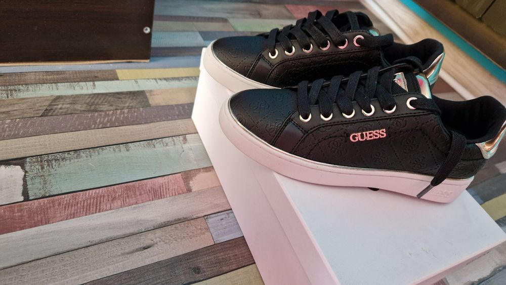 Нови дамски обувки Guess