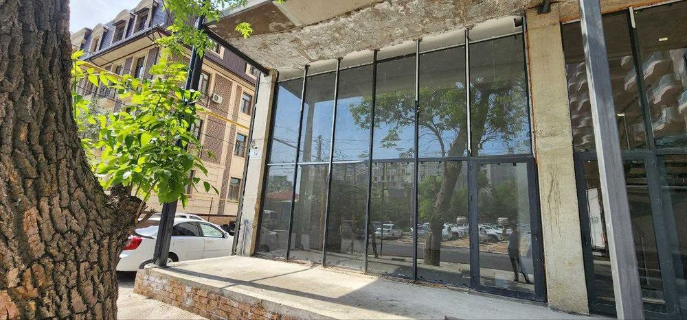 Аренда, есть своя площадка для летнего кафе Росс. Посольство