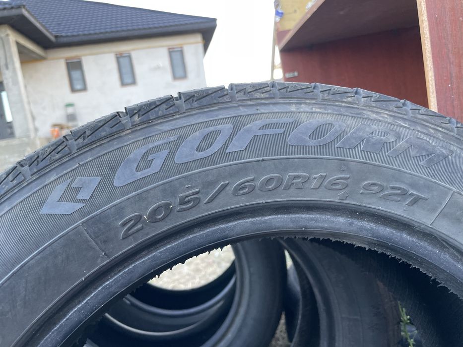 Продам шины 205/60/16 Goform