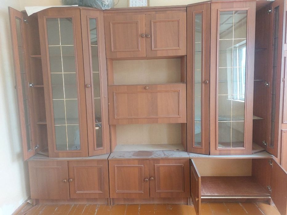 Mebel sotiladi stenka oynali