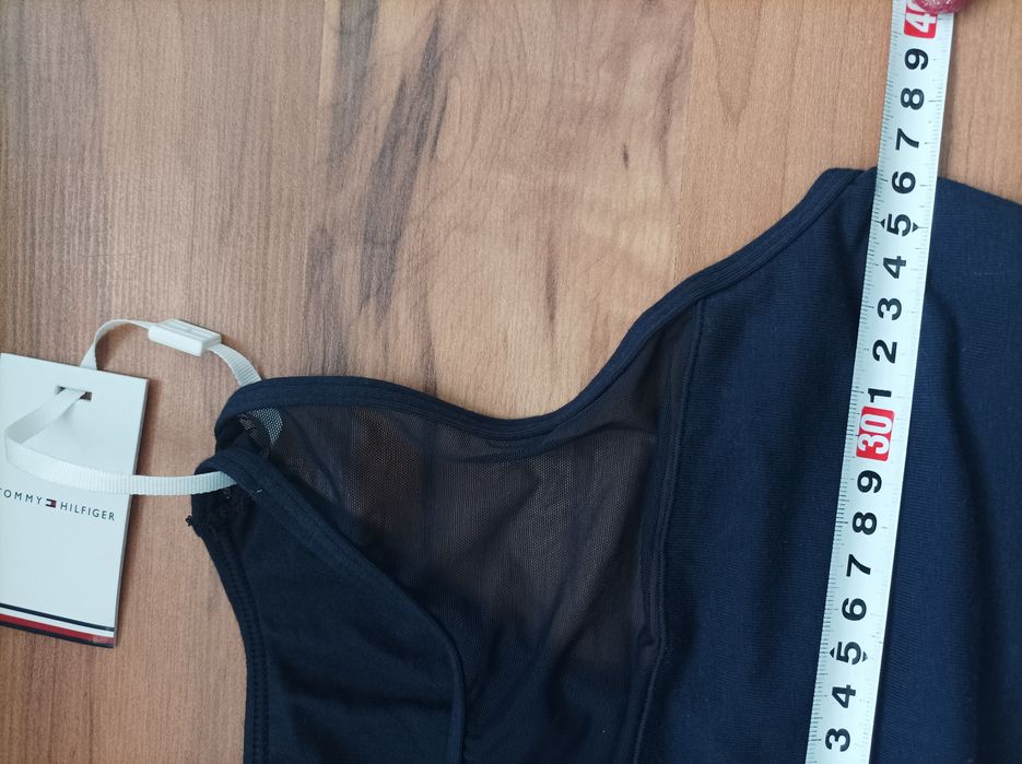 Tommy Hilfiger ново бюстие