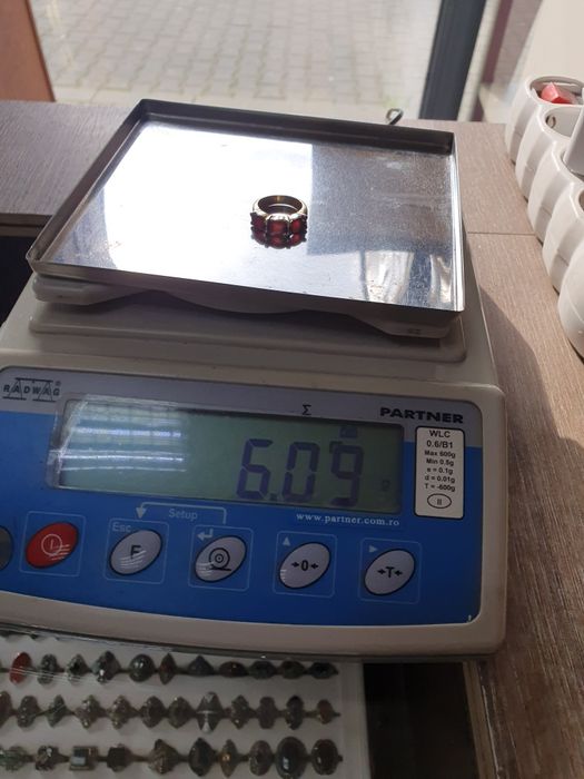 Inel din aur de 14K cu granate – mărimea 52 – 6,09 g