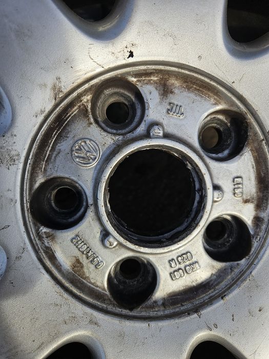 Лети джанти с гуми за Vw Golf Vw Tuaran VW pasat  215/55/16