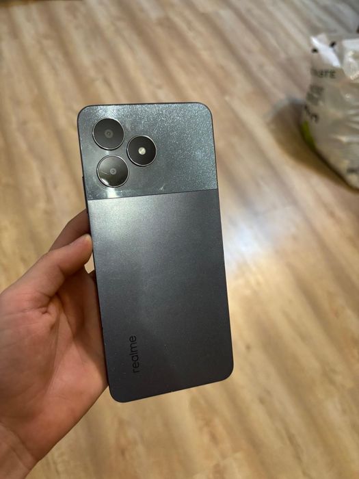 Продам телефон Realme